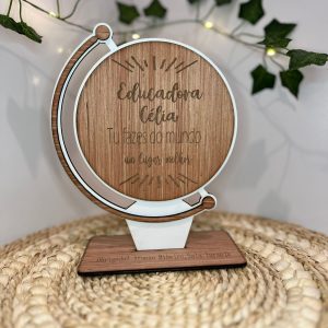 Placa Decorativa em MDF e Mogno em Forma de Globo para Finalistas do Ano Lectivo Personalizada