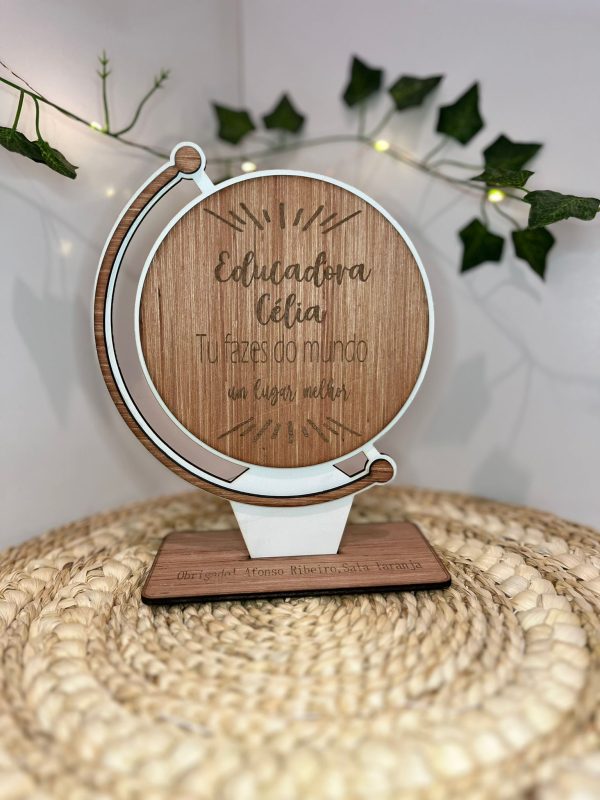 Placa Decorativa em MDF e Mogno em Forma de Globo para Finalistas do Ano Lectivo Personalizada