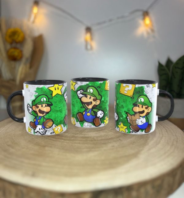 Caneca Luigi: Diversão e Aventura com o Herói Verde - Image 2