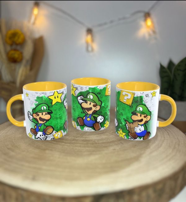 Caneca Luigi: Diversão e Aventura com o Herói Verde - Image 3