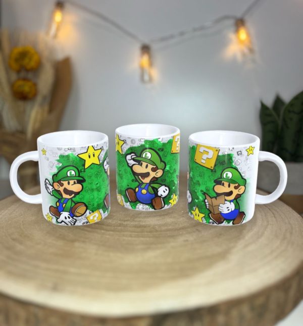 Caneca Luigi: Diversão e Aventura com o Herói Verde