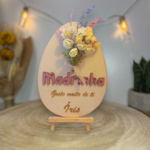 Ovo em Madeira com Flores Personalizado para Madrinha: