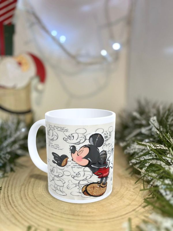 Canecas Disney: Encantos e Aventuras em Cada Gole