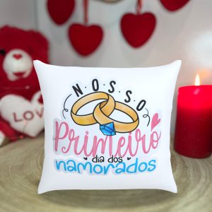 Almofada Personalizada "Nosso Primeiro Dia dos Namorados" – Um Amor para Recordar