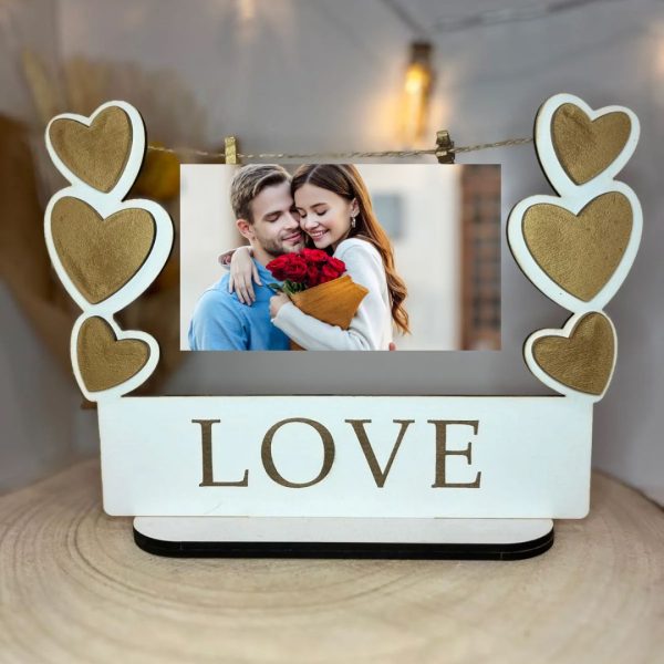 Moldura em MDF com foto pendurada